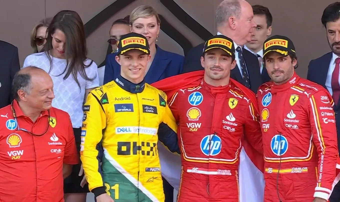 Leclerc con Piastri e Sainz sul podio