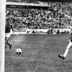 Schnellinger firma il gol del pareggio per la Germania e trasforma Italia Germania nella partita del secolo