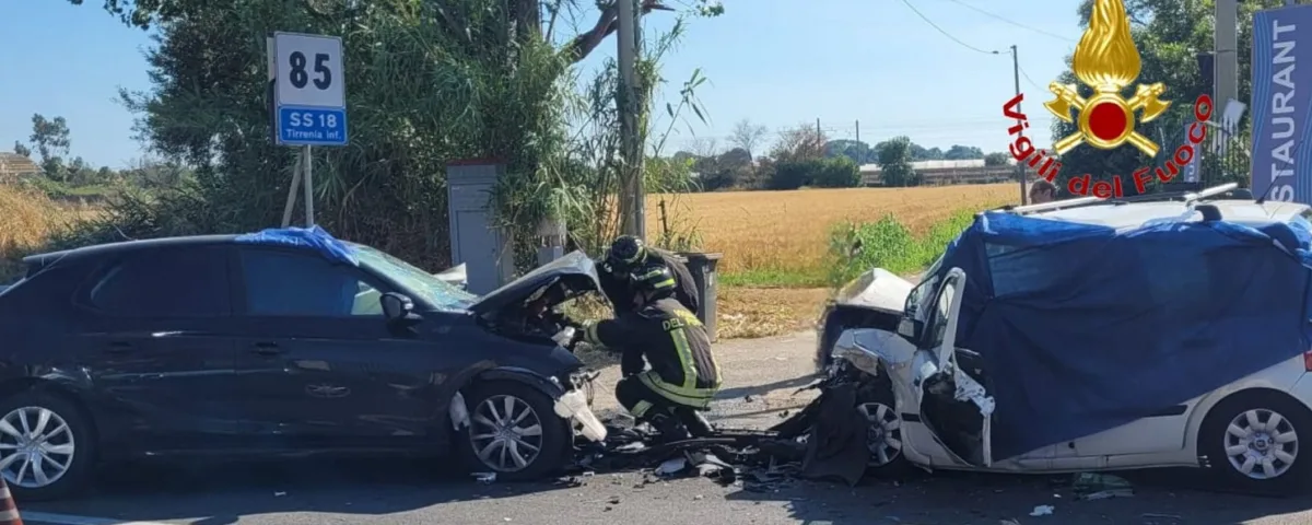 Scontro frontale nella frazione Santa Cecilia di Eboli