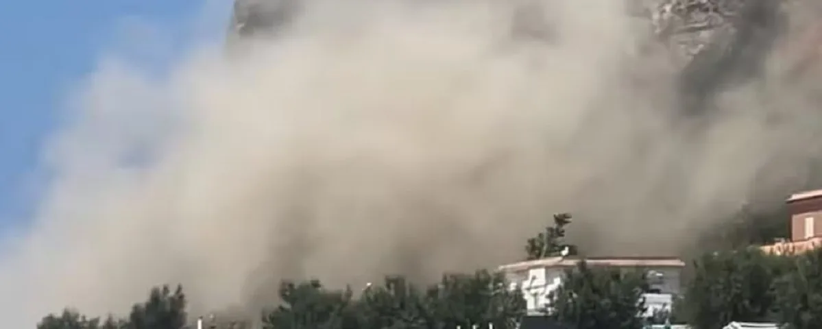 Cede costone sulla spiaggia di Monte di Procida