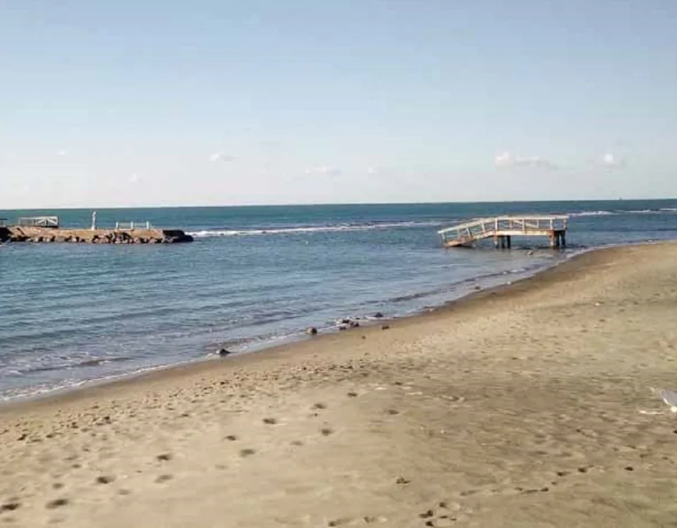 Ragazzina molestata sulla spiaggia di Ostia
