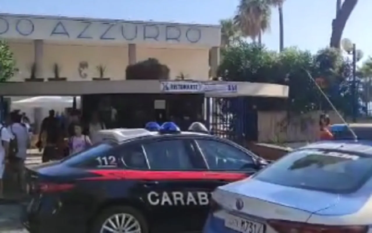 Raid in spiaggia a Torre Annunziata