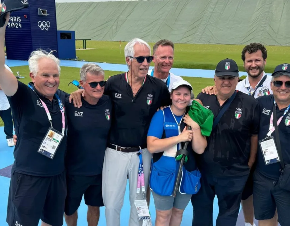 Silvana Stanco festeggia l'argento con il presidente del Coni Malagò e la delegazione italiana del tiro a volo