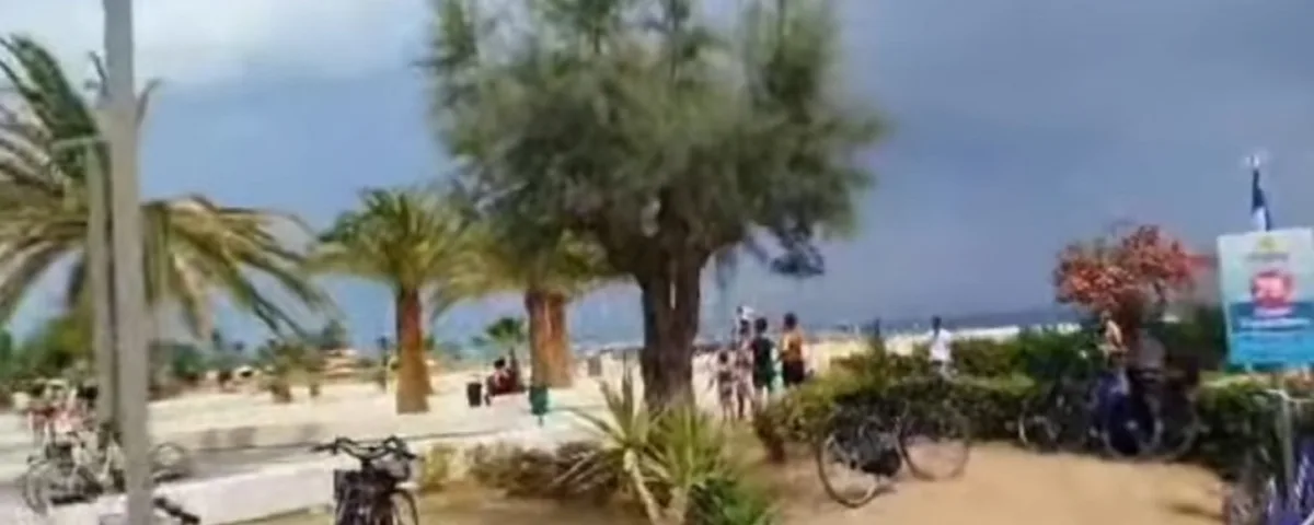 Fulmine si abbatte su una spiaggia di Alba Adriatica