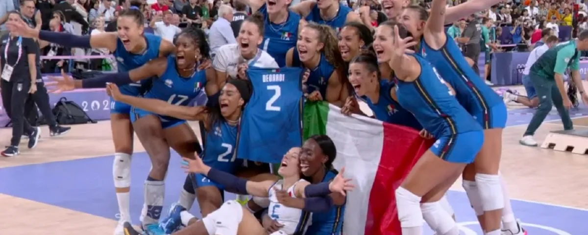 La grande gioia delle azzurre dopo il trionfo a Parigi 2024