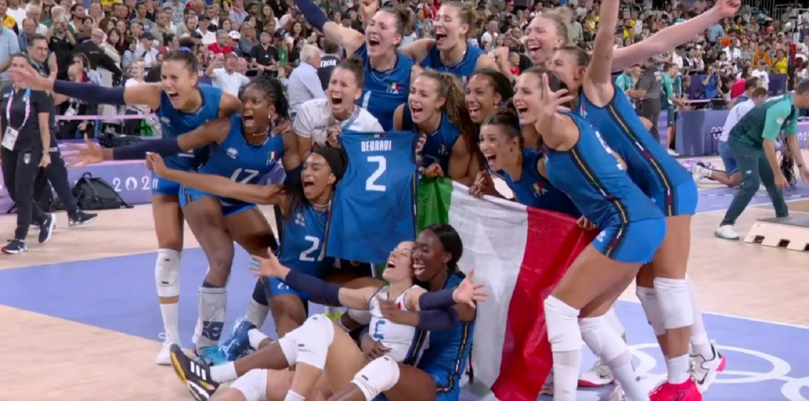 La grande gioia delle azzurre dopo il trionfo a Parigi 2024