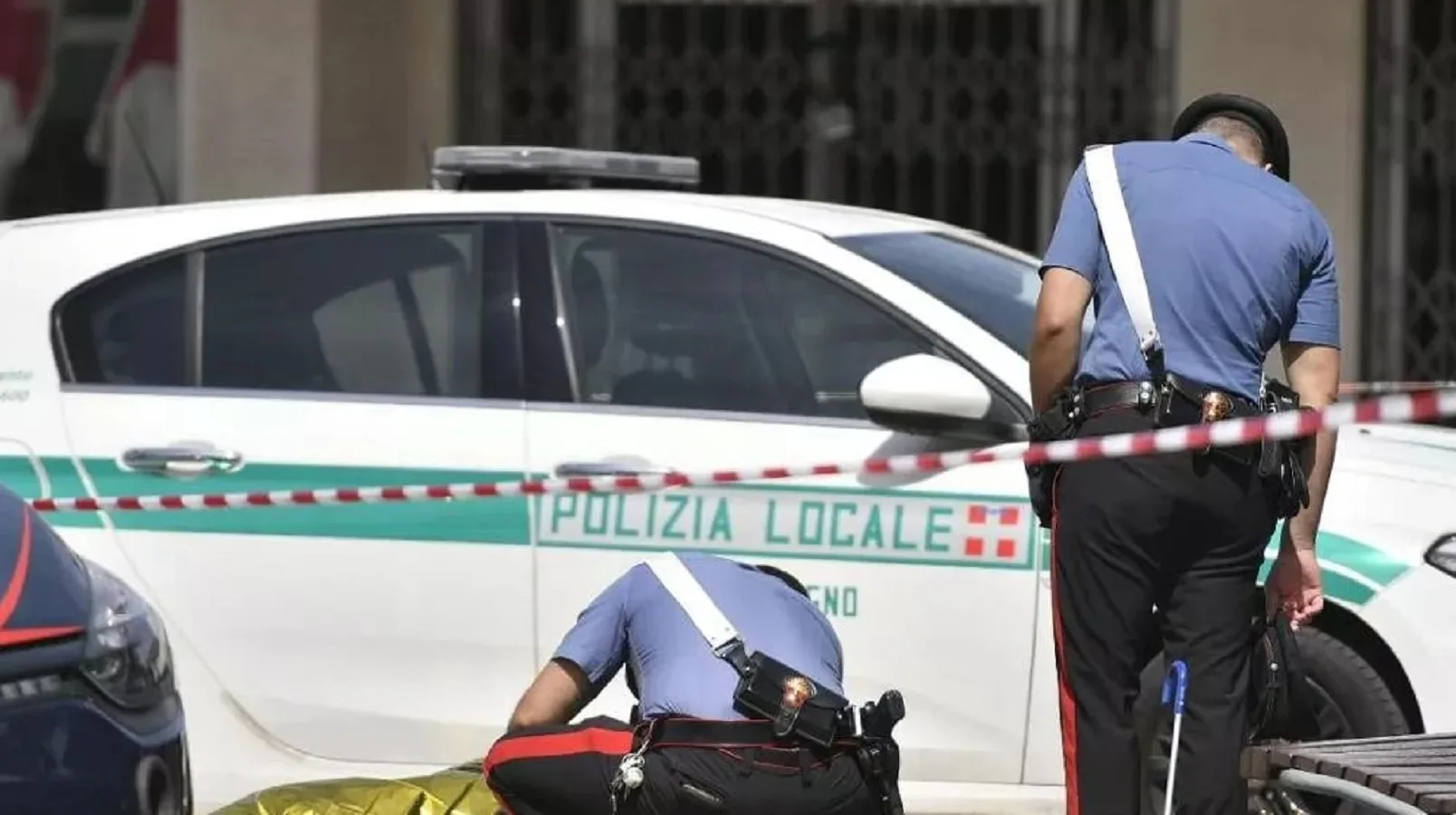 Uccide la moglie e poi si spara a Collegno