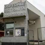 La donna è stata ricoverata all'ospedale di Borgomanero