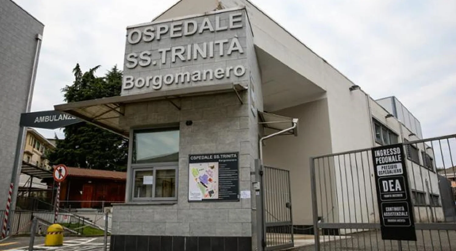 La donna è stata ricoverata all'ospedale di Borgomanero