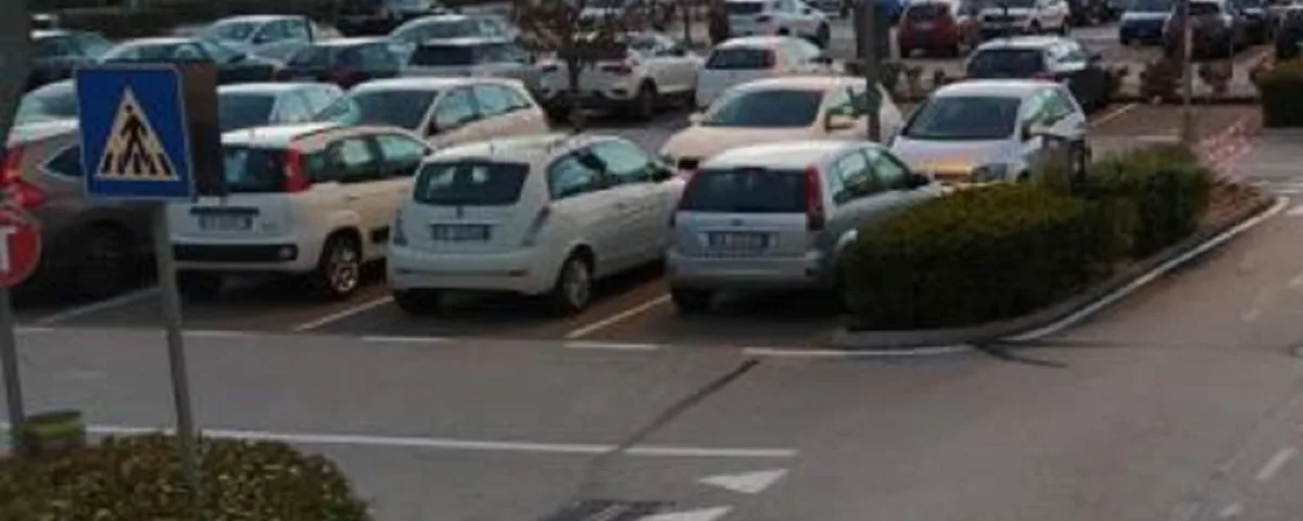 L'inseguimento dopo la lite all'uscita del parcheggio del centro commerciale di Corridonia