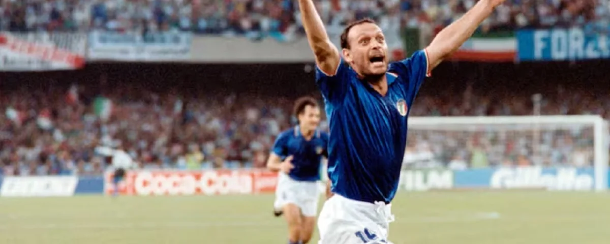 Totò Schillaci esulta dopo un gol a Italia 90