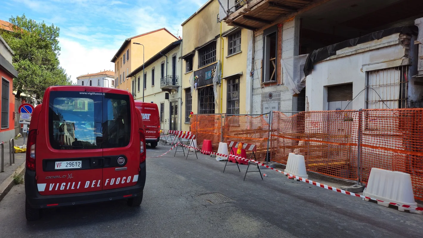 Milano: i tre giovani cinesi morti in via Cantoni per i fumi e gas tossici Foto