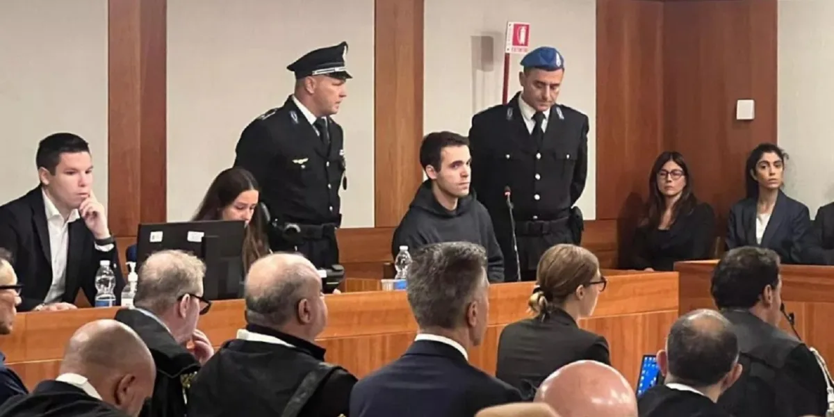 Filippo Turetta in aula durante l'udienza sull'omicidio di Giulia Cecchettin