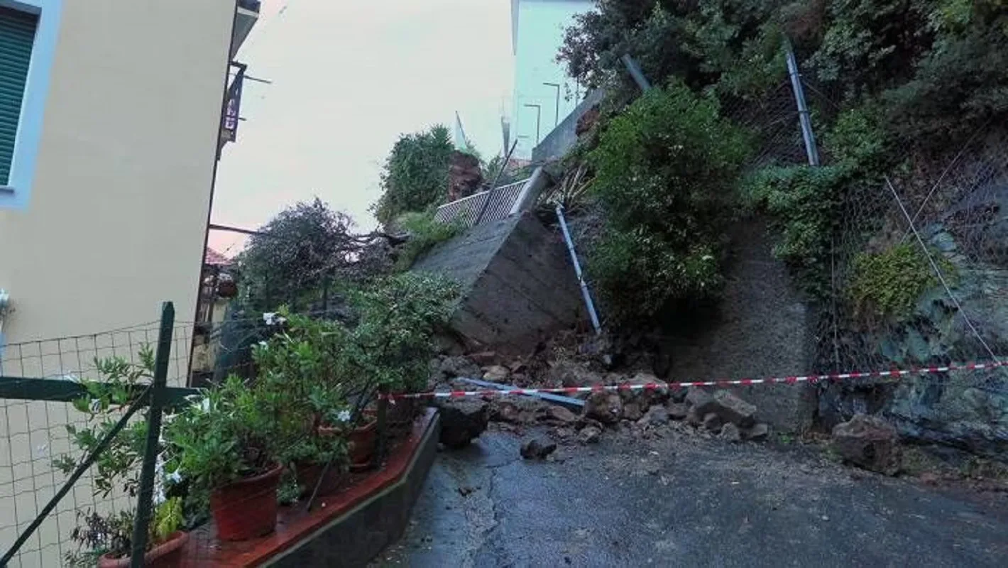 Il maltempo imperversa in Liguria, danni e paura nel Savonese