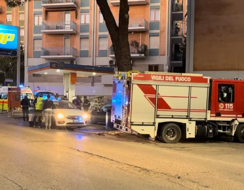 Muore travolta dalla sua auto in via dei Filosofi