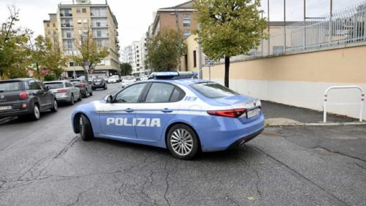 Sul posto gli agenti delle volanti della polizia di Latina