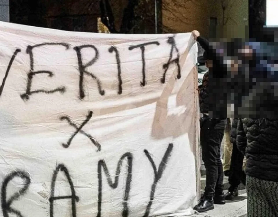 Esplode la protesta al Corvetto, lo striscione per Ramy