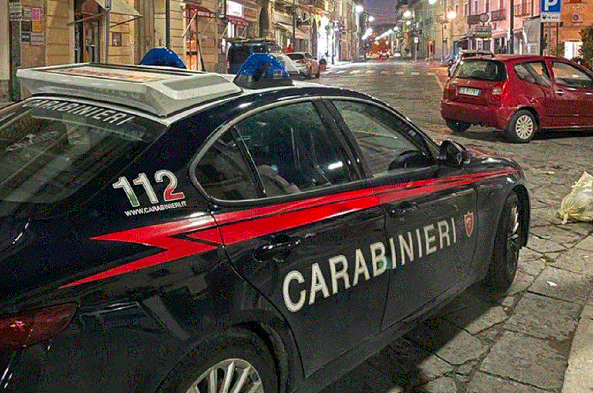 La donna è riuscita ad uscire dal garage solo dopo l'intervento dei carabinieri