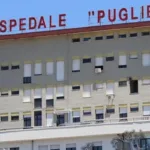 La donna si è lanciata dalla finestra dell'ospedale di Catanzaro