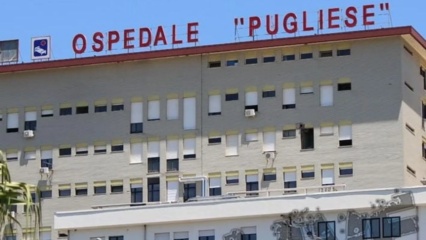 La donna si è lanciata dalla finestra dell'ospedale di Catanzaro