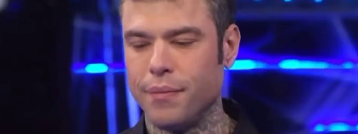 Fedez durante l'intervento a Sarà Sanremo