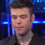 Fedez durante l'intervento a Sarà Sanremo