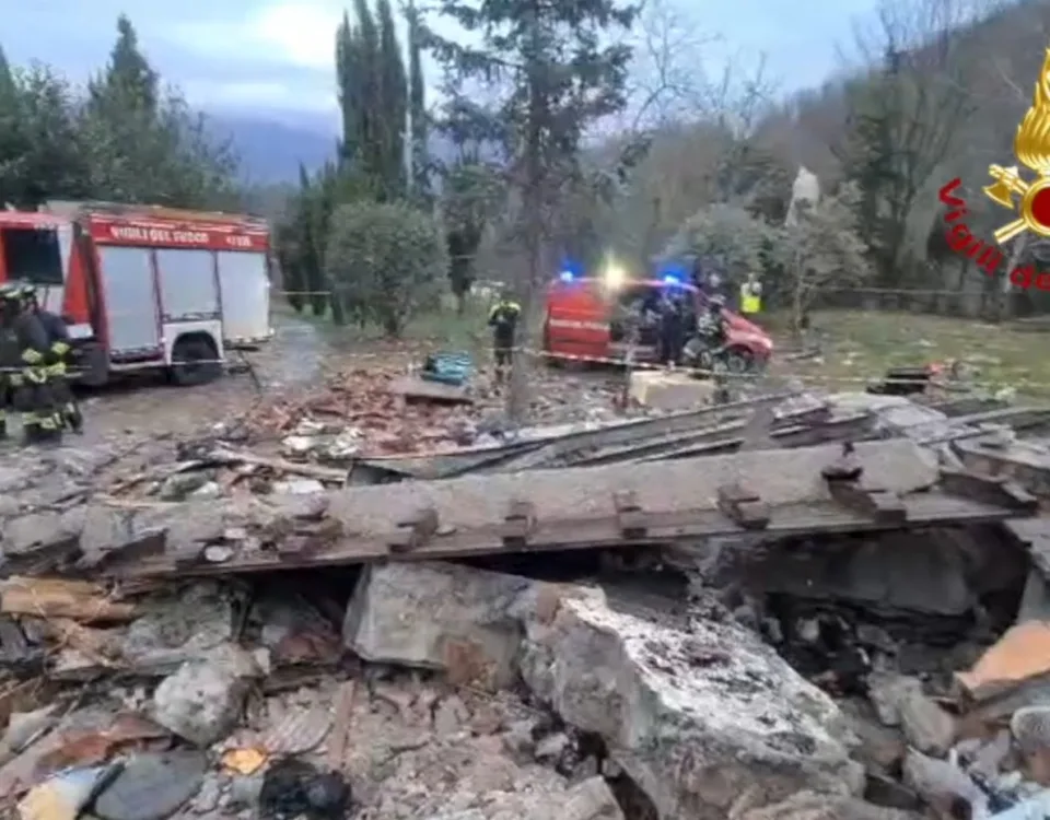 I resti della villetta in Garfagnana dopo lo scoppio