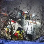 L'autobus caduto nel lago Asvatnet in Norvegia