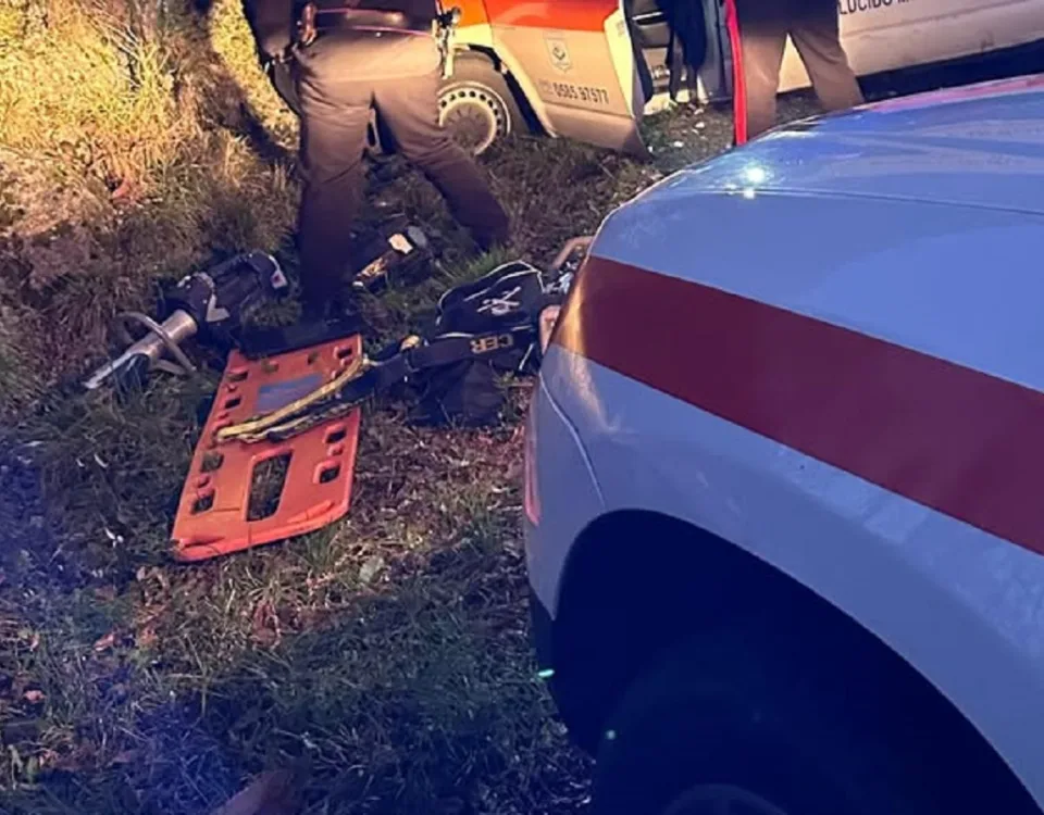 Tragico incidente a Vinca, ambulanza finisce contro un muro