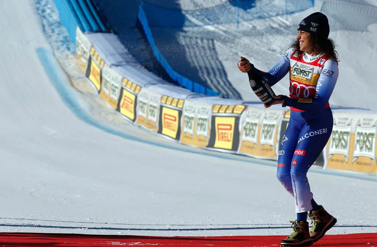 Federica Brignone festeggia il trionfo a Cortina