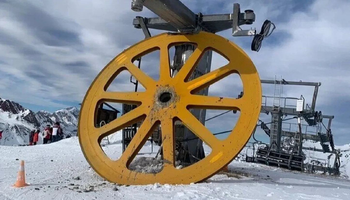 Paura e feriti per il crollo di una seggiovia sui Pirenei spagnoli