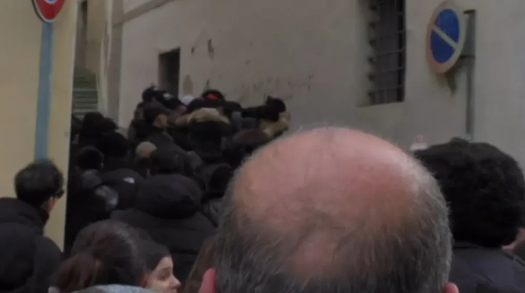 Tensione durante i funerali a Certaldo