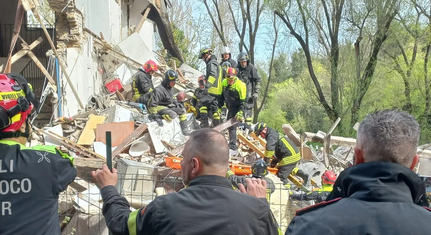 La palazzina del quartiere Monteverde dopo l'esplosione